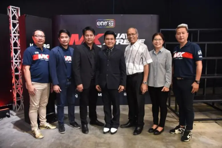 ศรเทพศรทอง กองทองมณีโรจน์ (คนกลาง) ประธาน...