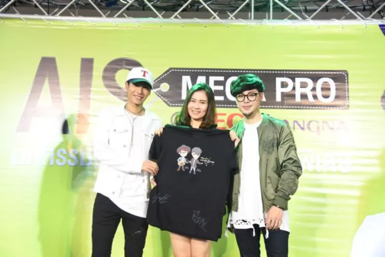 “ทอม-เป๊ก” จิ้นห้างแตก! ออกงานคู่กันครั้งแรกในมหกรรม “AIS MEGA PRO @ เมกาบางนา"