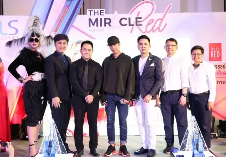 “เลอซาช่า” เอาใจแฟนคลับแบบสุดติ่ง คว้าเป๊ก-ผลิตโชค โชว์ปรากฏการณ์ห้างแตกอีกครั้ง ในงาน “Miracle Beauty”