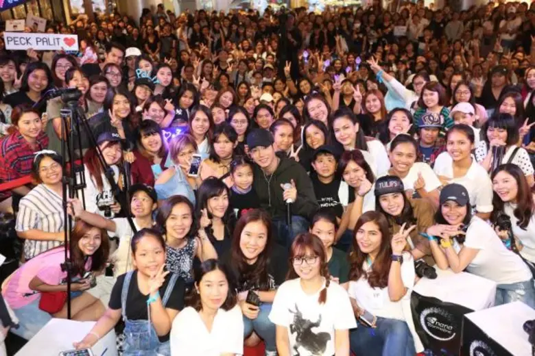 “เลอซาช่า” เอาใจแฟนคลับแบบสุดติ่ง คว้าเป๊ก-ผลิตโชค โชว์ปรากฏการณ์ห้างแตกอีกครั้ง ในงาน “Miracle Beauty”