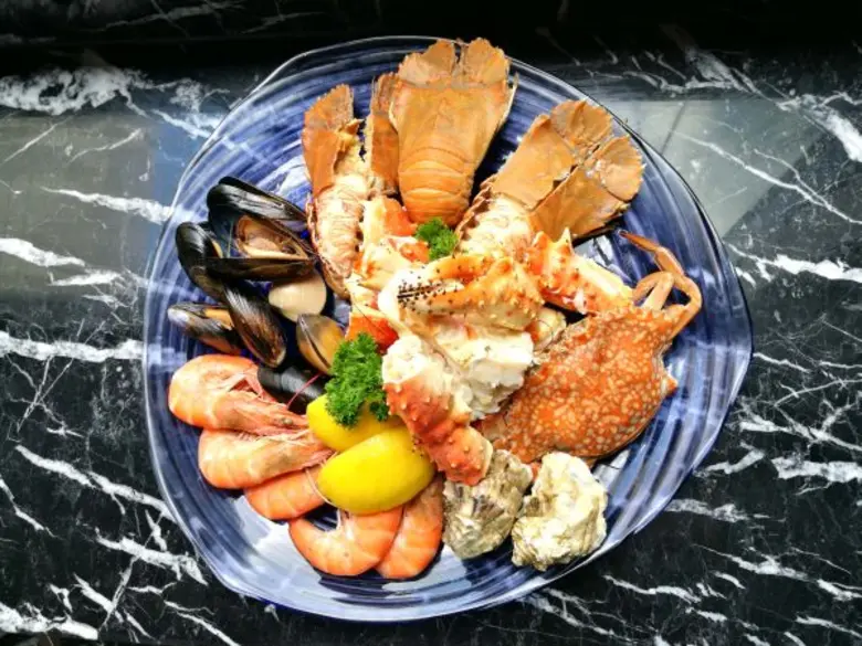 โปรโมชั่นบุฟเฟ่ต์ซันเดย์บรั้นช์ มา 2 จ่าย 1