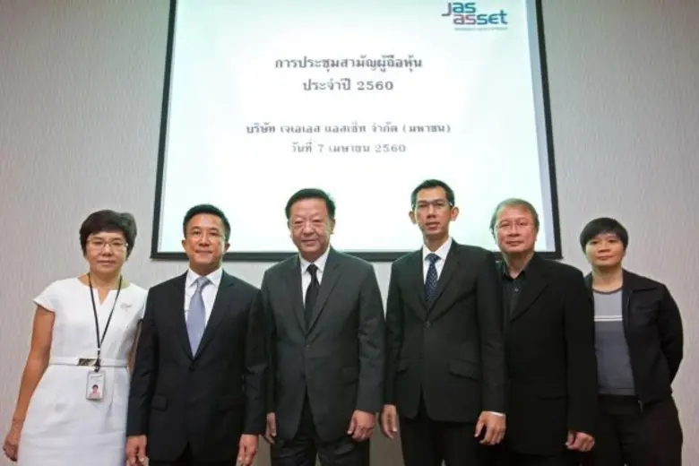 นายสุคนธ์ กาญจนหัตถกิจ (ที่ 3 จากซ้าย) ปร...