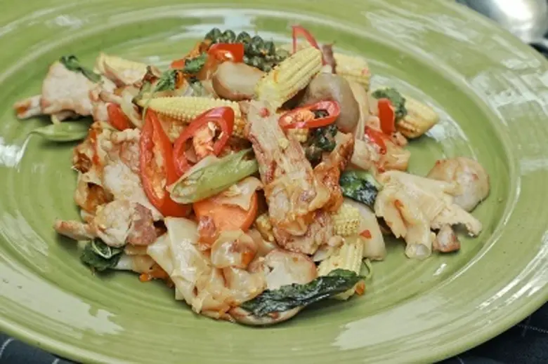 ทีวีไกด์: รายการ "พลพรรคนักปรุง" 'เชฟพล’ หมักปลาแซลมอนทำเมนูอร่อย