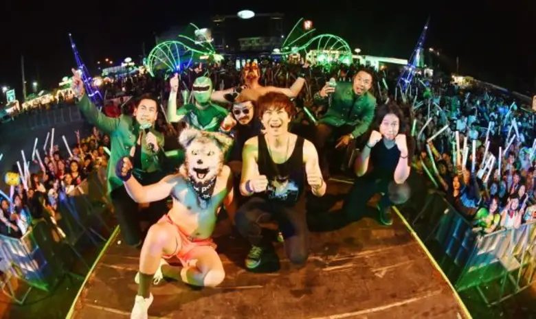 ช้าง คาร์นิวัล อิเล็กทริก เซอร์คัส 2017 แวะดับร้อนให้เพื่อนชาวชลบุรี สองหนุ่ม “แทค-เป้” กอดคอจัดเต็มความสนุกแบบใกล้ชิด