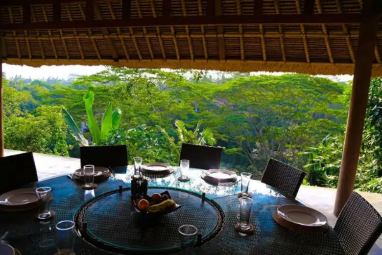 ถ้าอยากสัมผัสวิถีชีวิตแบบอินโดนีเซียแล้วล...