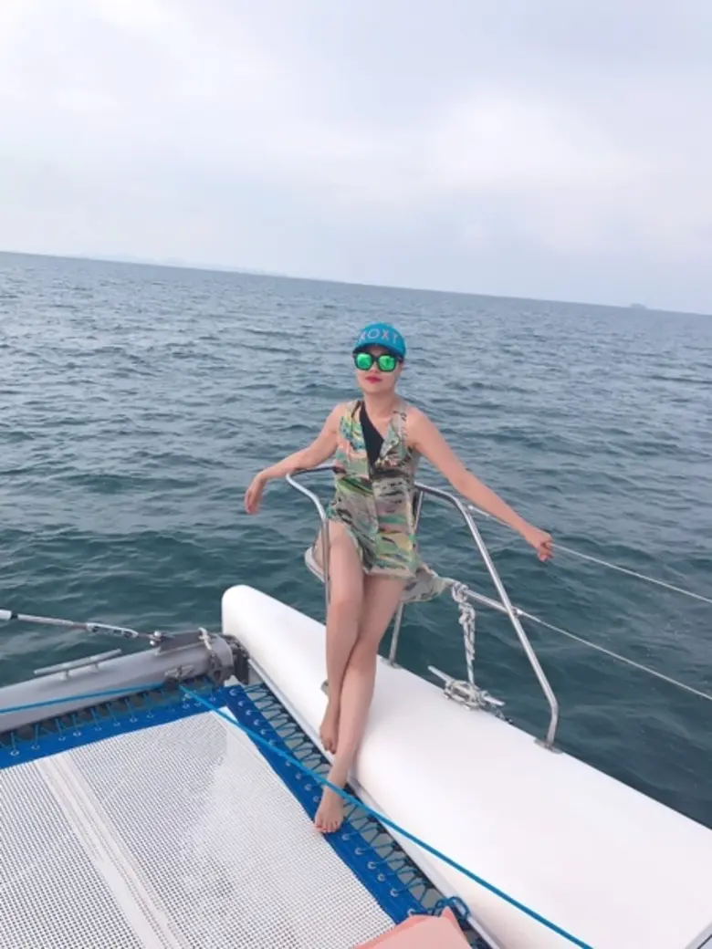 "ชีน พิมพ์ชิน" พิธีกรนักเดินทาง จัดทริปล่องเรือสุดหรูกับครอบครัว