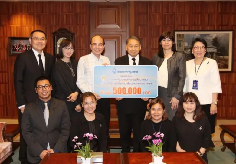 นายเดชา ตุลานันท์ ประธานกรรมการบริหาร (ที...