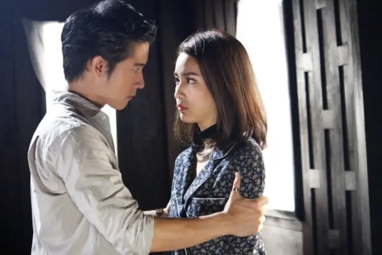 “โม” รับไม่ได้!! เจอ “อัค” ขโมยจูบ