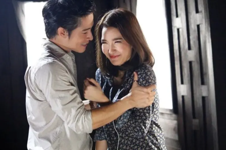 “โม” รับไม่ได้!! เจอ “อัค” ขโมยจูบ