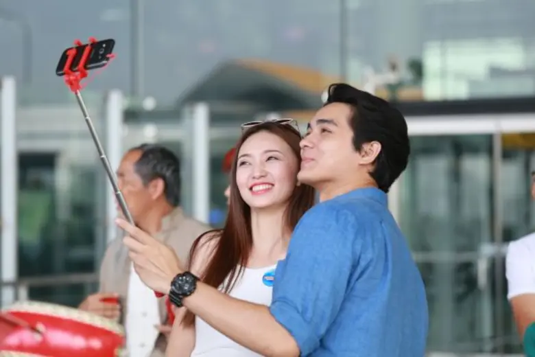 เชอร์รี่ สาวหมวยสุดแซ่บ แฮปปี้สุดๆ เล่น “ไทยแลนด์โอนลี่#เมืองไทยอะไรก็ได้” ประกบ ซุป’ตาร์ตลกชั้นนำ