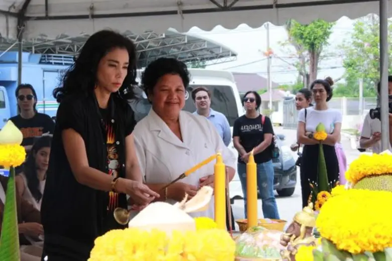 ผู้จัด ตุ๊ก-จันจิรา ถือฤกษ์ดีนำทีมทัพนักแสดง บวงสรวงละคร 2 เรื่อง 2 รส นางบาป และ มือปราบข้าวสารเสก