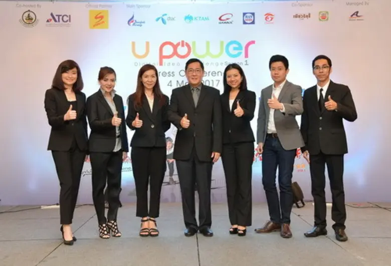 ณัฐศักดิ์ โรจนพิเชฐ (กลาง) อุปนายกสมาคมอุ...