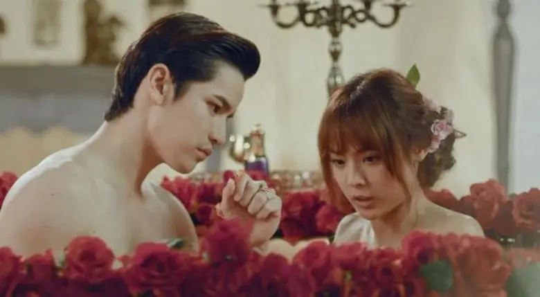 มีฉากกุ๊กกิ๊กฟินจิกหมอนมาเป็นระยะ ๆสำหรับ...