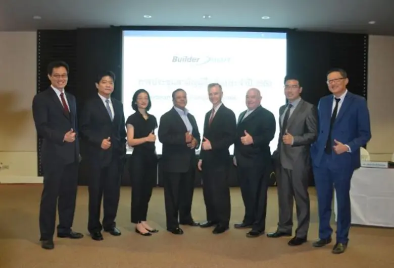 นายสุเรซ ซูบรามาเนียม (ที่4จากซ้าย) ประธา...