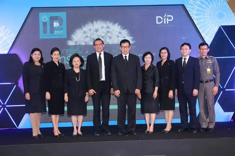 นายวินิจฉัย แจ่มแจ้ง ผู้ช่วยรัฐมนตรีประจำ...