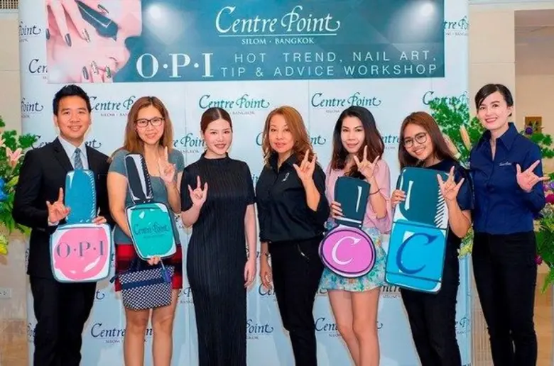 นายธนสิทธิ์ ธรรมายนต์ (ซ้ายสุด) รองผู้จัด...