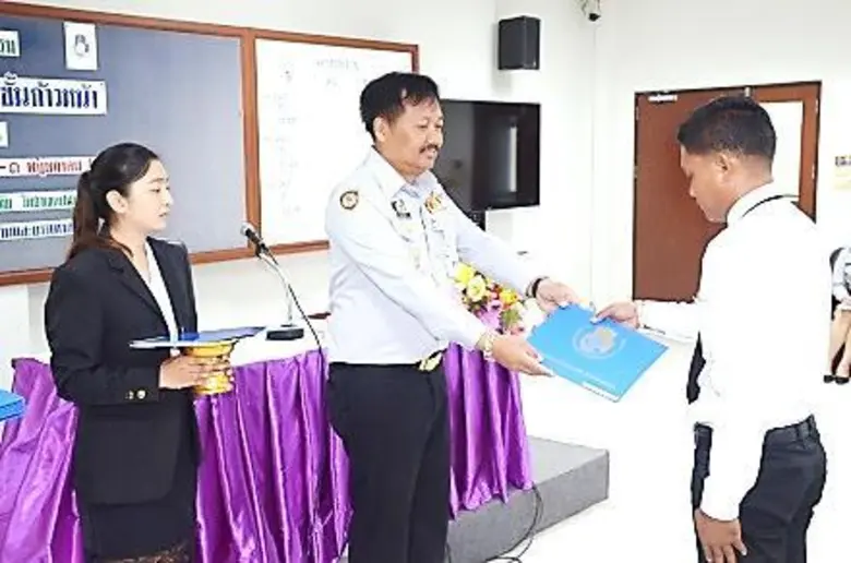 ปภ. โดย ศูนย์ ปภ.เขต 1 ปทุมธานี ร่วมในพิธีมอบวุฒิบัตร และปิดการฝึกอบรม หลักสูตรพนักงานดับเพลิงขั้นก้าวหน้า รุ่นที่ 31