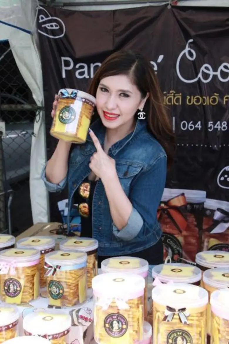 จัดเต็มท้าลมร้อนกับตลาดนัดดารา วิก 3 พระราม 4 ประจำเดือน พฤษภาคม 2560