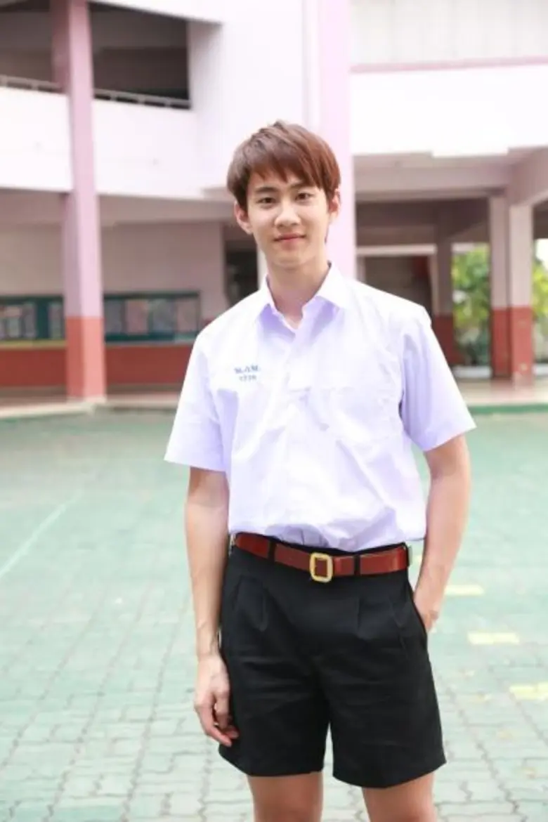 เป็นพระเอกวัยรุ่นอีกคนที่คิวทองไม่แพ้คนอื...