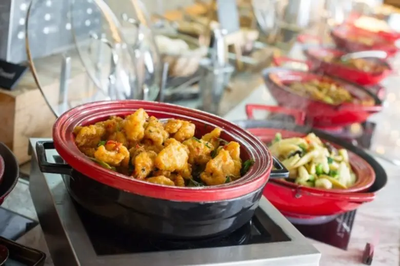 โปรโมชั่นบุฟเฟ่ต์อาหารกลางวันและลดราคา 50% จากเมนูสำหรับมื้อค่ำ ในบรรยากาศแบบโมเดิร์น ณ ห้องอาหารฟู๊ด เอ็กซเชนจ์ โรงแรมโนโวเทล กรุงเทพ สุขุมวิท 20