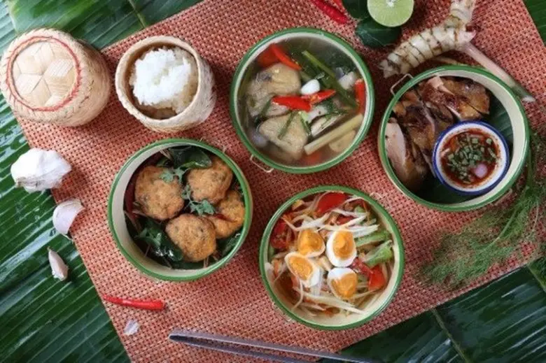 ห้องอาหารไทยธาราทอง โรงแรมรอยัล ออคิด เชอ...