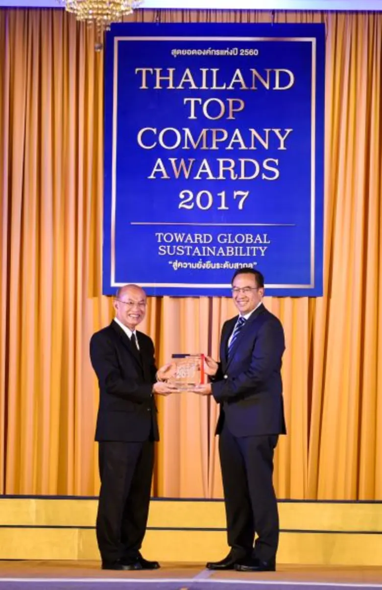 ภาพข่าว: คุณวิทูร ศิลาอ่อน รับรางวัล Thailand Top Company Awards 2017