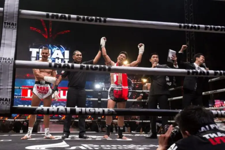 อีซูซุแสดงความยินดีกับ “แสนสะท้าน พี.เค.แสนชัยมวยไทยยิม” คว้าชัยใน “ISUZU CUP SUPER FIGHT 2017” ก้าวสู่เวที “THAI FIGHT 2017” อย่างภาคภูมิ