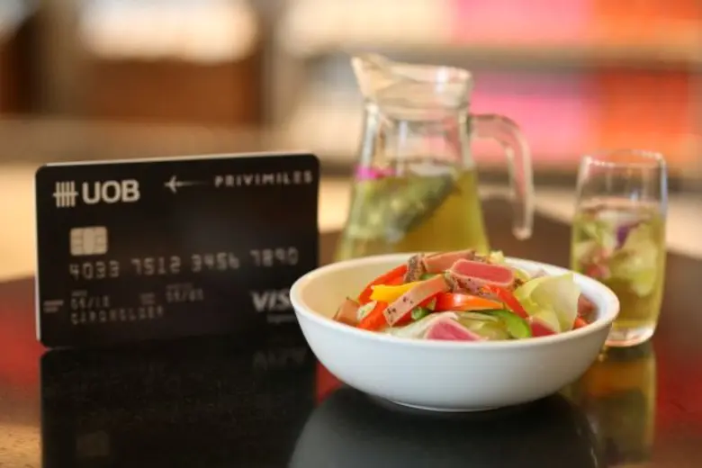 ยูโอบีชวน ชาคริต แย้มนาม UOB Dining Ambassador ชิมเมนูเด็ดต้องลองจากร้านดีน แอนด์ เดลูก้า กับแคมเปญ “มื้อนี้...ใช่เลย” โดยบัตรเครดิตยูโอบี