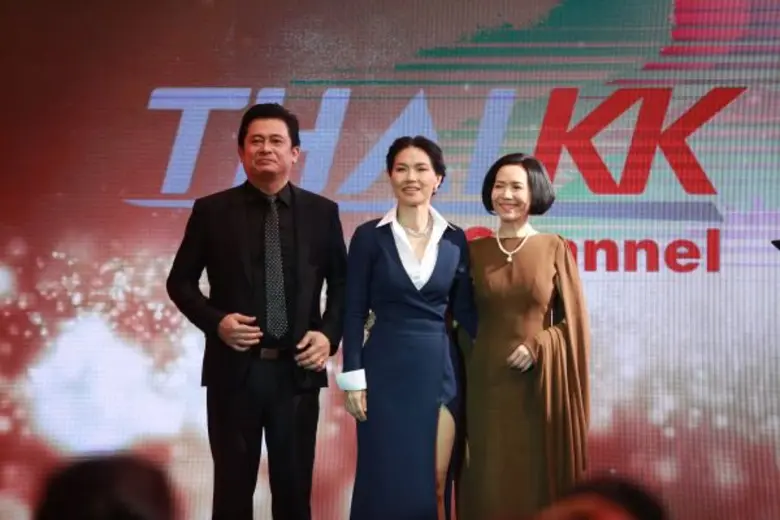 รุ่นใหญ่ รุ่นเล็ก แซ่บเวอร์!! รวมตัวประชันเดินพรมแดงใน 'ละครคน’