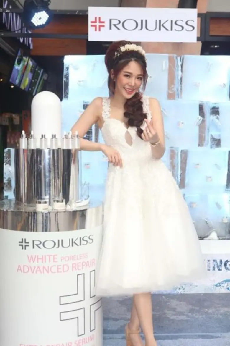 เริ่มแล้ว กิจกรรม “ไอซ์ เบรกกิ้ง ฟรีซซ่า ท้าลมร้อน” กะเทาะน้ำแข็งยักษ์ ลุ้นรับ “โรจูคิส” เวชสำอางสกัดเย็น ฟรี!