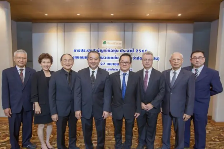 นายสรรพัชญ โสภณ (ที่4 จากซ้าย) ประธานกรรม...