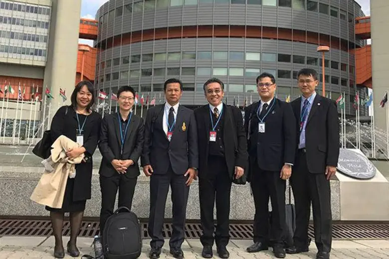 นายภานุวัฒน์ ตริยางกูรศรี (ที่ 4 จากซ้าย)...