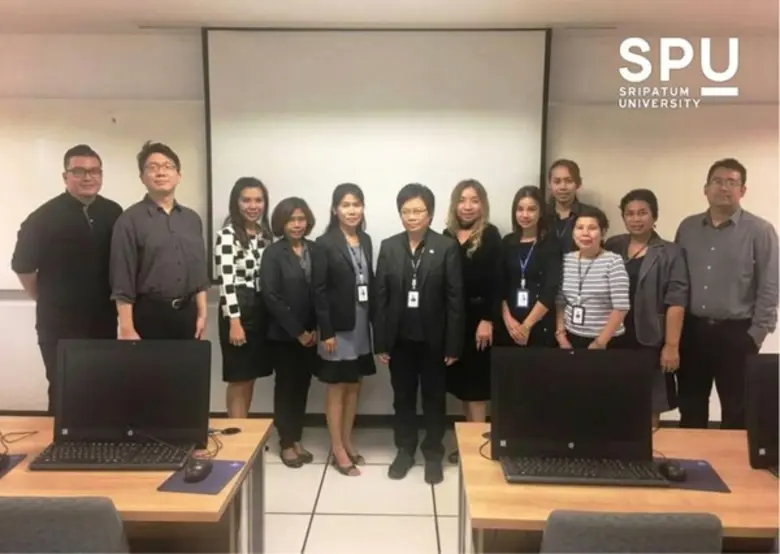 ดร.อภิรดี อำนรรฆมณี ผู้อำนวยการสำนักหอสมุ...