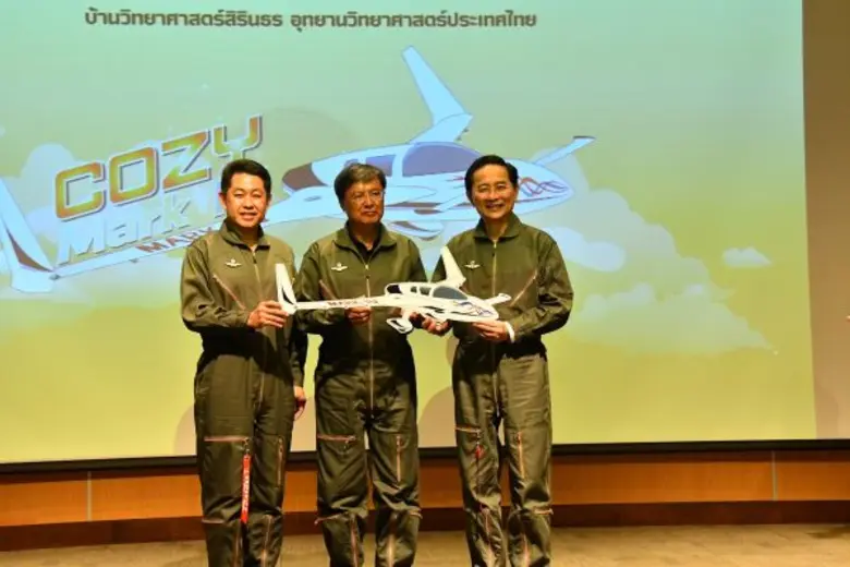 สวทช. ส่งมอบเครื่องบิน Cozy Mark IV (โคซี่ มาร์ค โฟร์) แก่ มหาวิทยาลัยเทคโนโลยีราชมงคลกรุงเทพ  เสริมทักษะฝึกปฏิบัติซ่อมบำรุงอากาศยาน ตอบสนองนโยบายอุตสาหกรรมการบินเป้าหมายใหม่