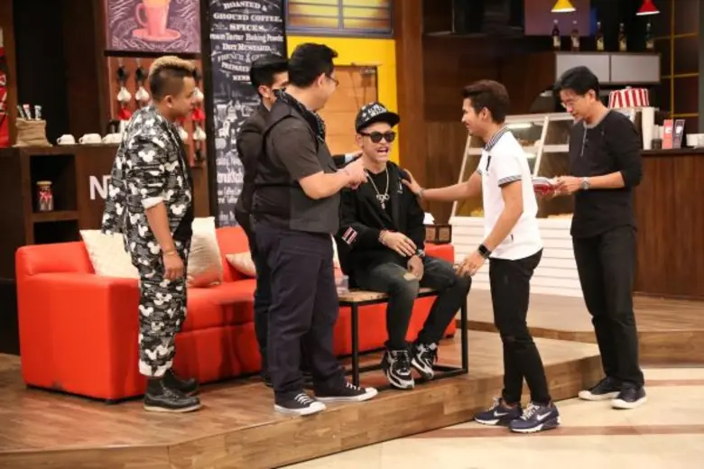 ทีวีไกด์: รายการ “สับขาหลอก” นัดชุมนุมดาวเด่นคนดัง “ปู่จ๋าน - พงศ์ วงพัทลุง,ปอยฝ้าย มาลัยพร,จั๊กกะบุ๋ม เชิญยิ้ม” สนุกคับจอ