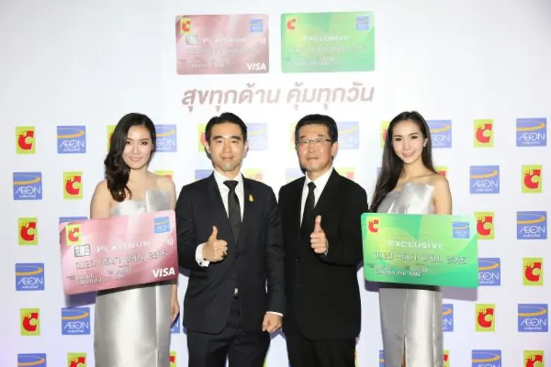 นายคิโยะยะซึ อะซะนุมะ (ขวา)กรรมการผู้จัดก...