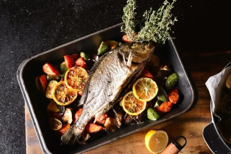 มื้อค่ำสุดสัปดาห์เคล้ากลิ่นอายเมดิเตอร์เรเนียน  ณ ห้องอาหารเฟลเวอร์ โรงแรมเรเนซองส์ กรุงเทพฯ ราชประสงค์