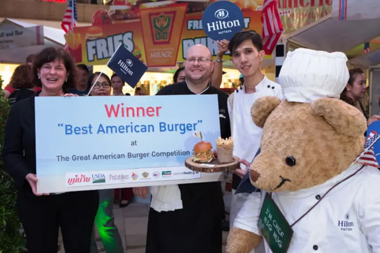 เชฟแมทธิว ดาวเดล หัวหน้าพ่อครัวใหญ่ (Exec...