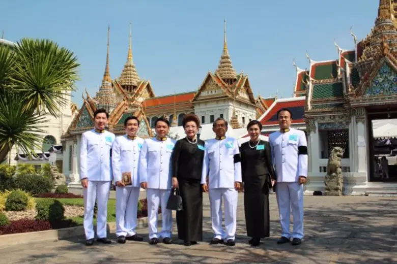 ผิน อักษรานุวัตร (ที่ 3 จากขวา) และ เสาวณ...