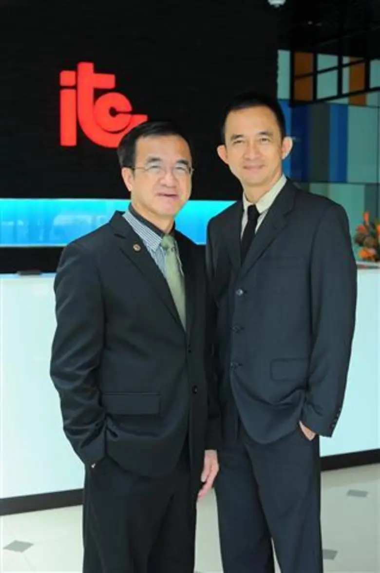 สองพี่น้อง ดร.อภิชิต อภิชัย ล้ำเลิศพงศ์พน...