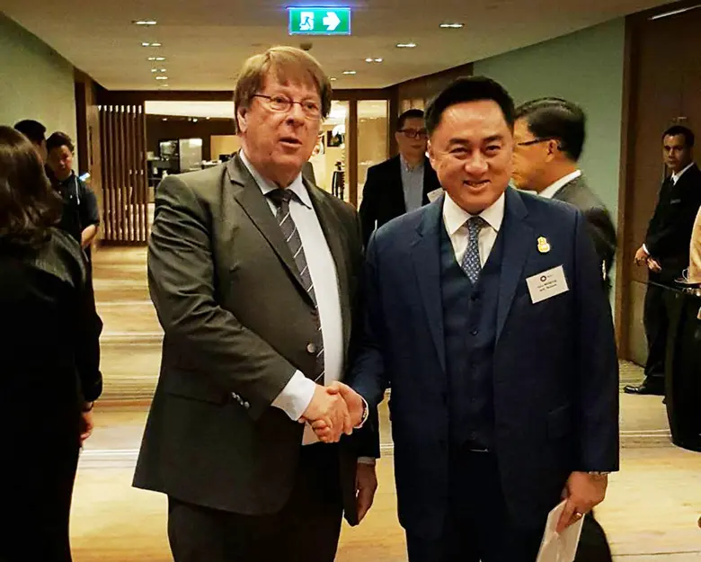 นายอิสระ วงศ์รุ่ง รองผู้อำนวยการธนาคารออม...