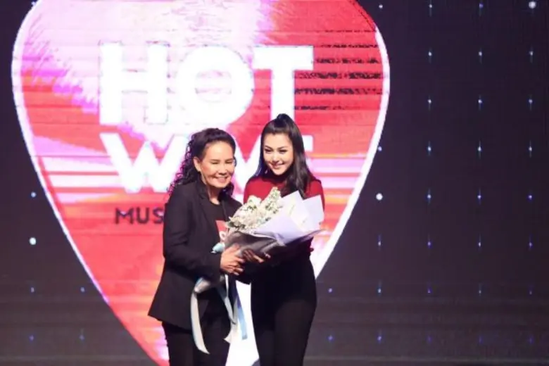 คุณ ปภัสรา ดิษสกุล ประธานกรรมการ บริษัทฟี...