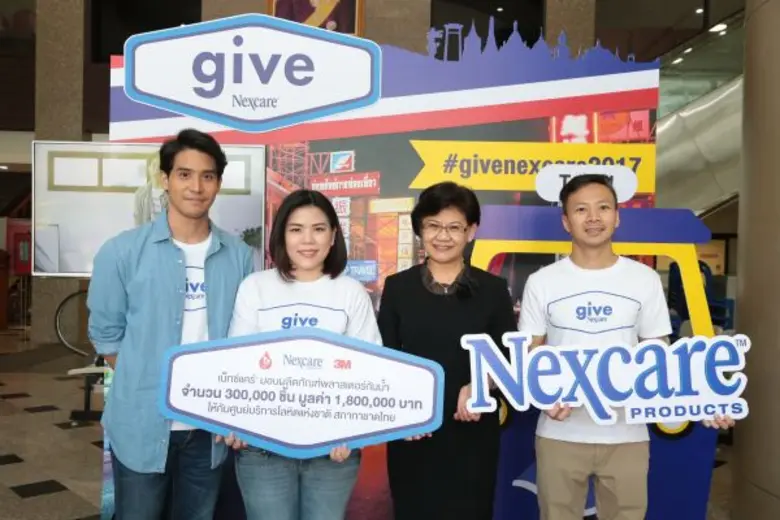 (จากซ้าย นายกรรณ สวัสดิวัตน์ ณ อยุธยา, นา...