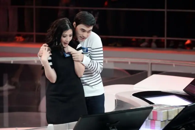 ทีวีไกด์: รายการ “The Money Drop Thailand” “โฟกัส - เจมส์” คู่รักหน้าตาดี ควงคู่สู้ไม่ถอย ขอสอยแจ๊คพอต!!!