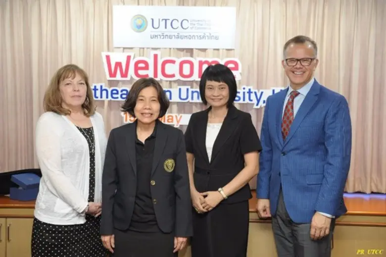 รศ.ดร.เสาวณีย์ ไทยรุ่งโรจน์ อธิการบดีมหาว...