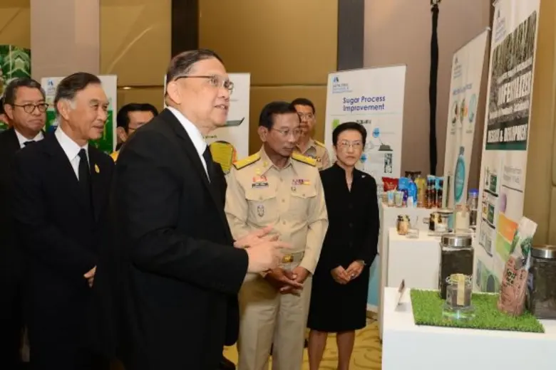 พลเอกฉัตรชัย สาริกัลยะ รัฐมนตรีว่าการกระท...