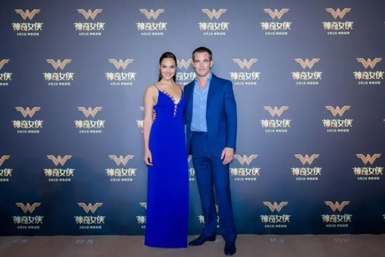 กัล กาดอต นำทีม เดินพรมแดงเปิดตัว Wonder Woman ที่เซี่ยงไฮ้ ประเทศจีน