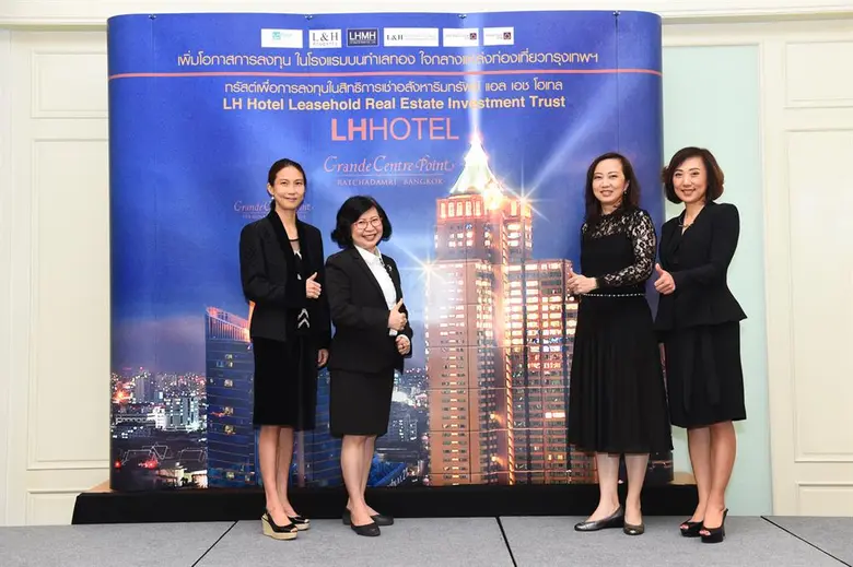 นางสาวกนกวลี วิริยประไพกิจ (ซ้ายสุด) กรรม...