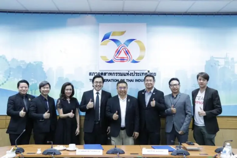 เมื่อวันศุกร์ที่ 12 พฤษภาคม 2560 นายธนารั...