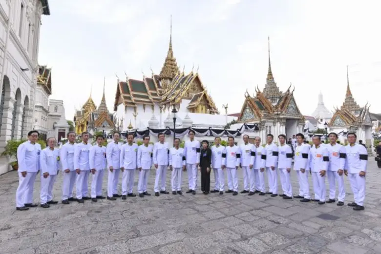 กลุ่มตรีเพชรโดย มร.โทชิอากิ มาเอคาวะ และก...